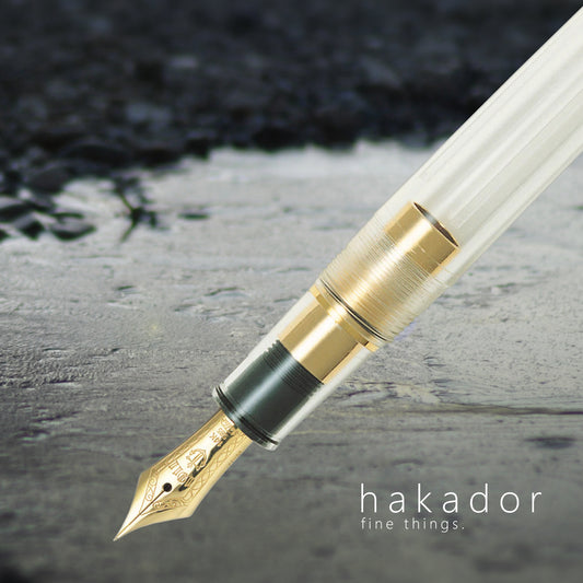 Der 1911 Small Demonstrator in Gold von Sailor Pen.