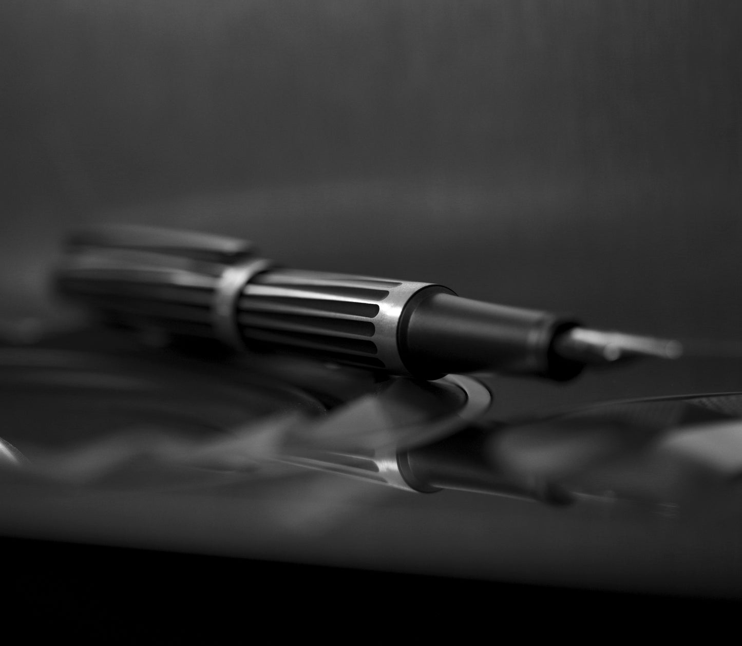 Diplomat Füllfederhalter AERO "Stripes Black" Edelstahlfeder