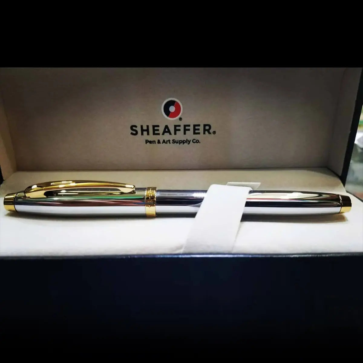 Sheaffer Tintenroller 100 verchromt mit goldfarbenen Beschlägen