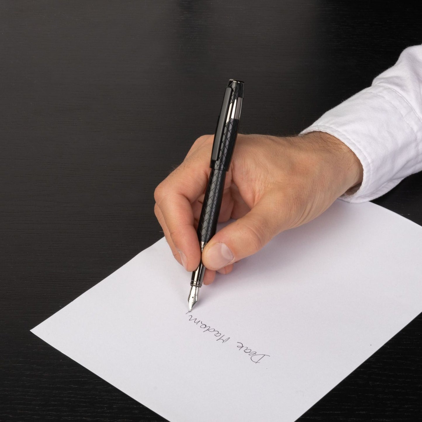 Hugo Boss Füllfederhalter Chevron Black