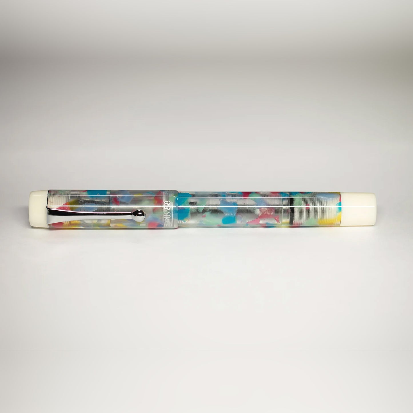 Der Opus 88 Füllfederhalter Demo Color.