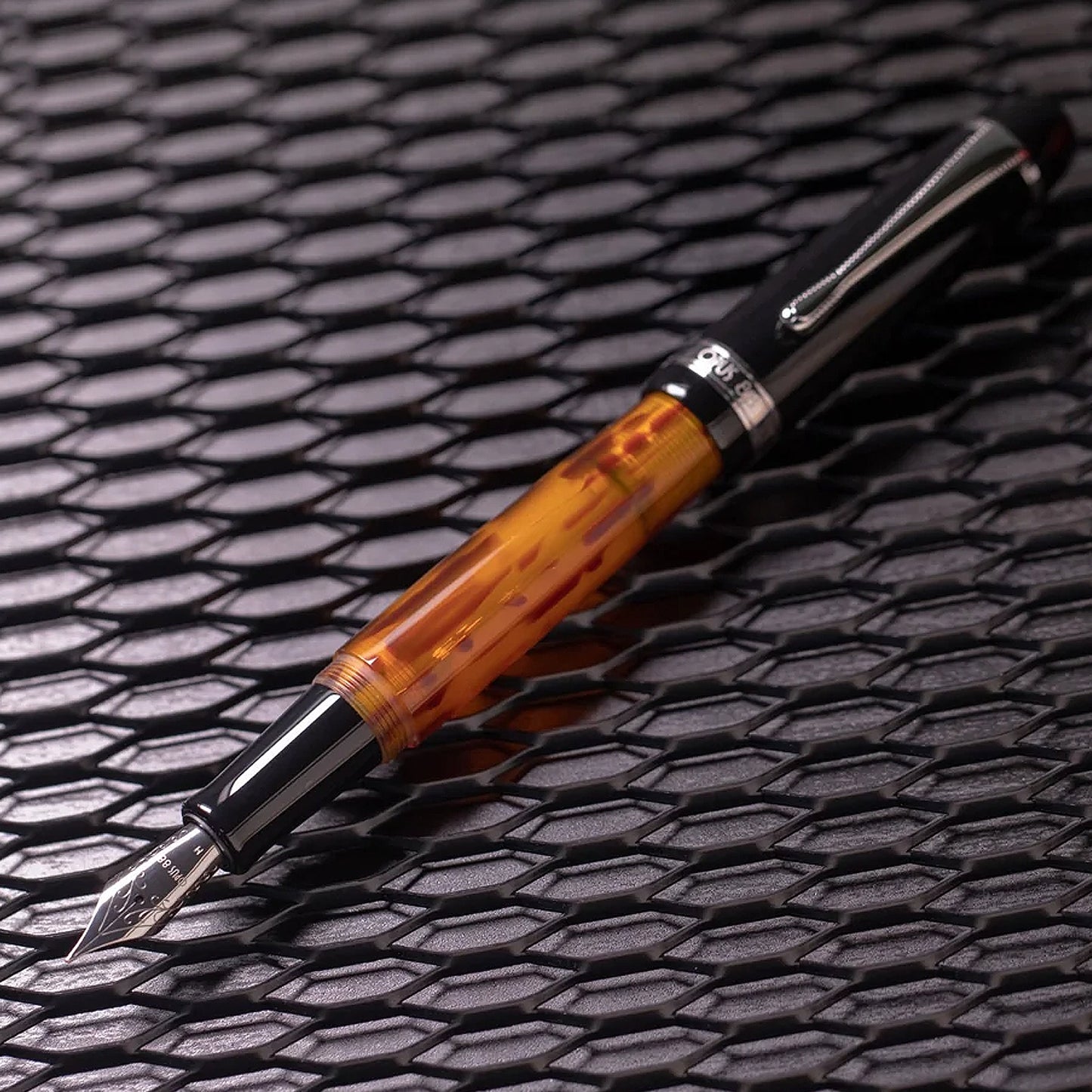Wunderschöner Füller Opus 88 Jazz Amber.