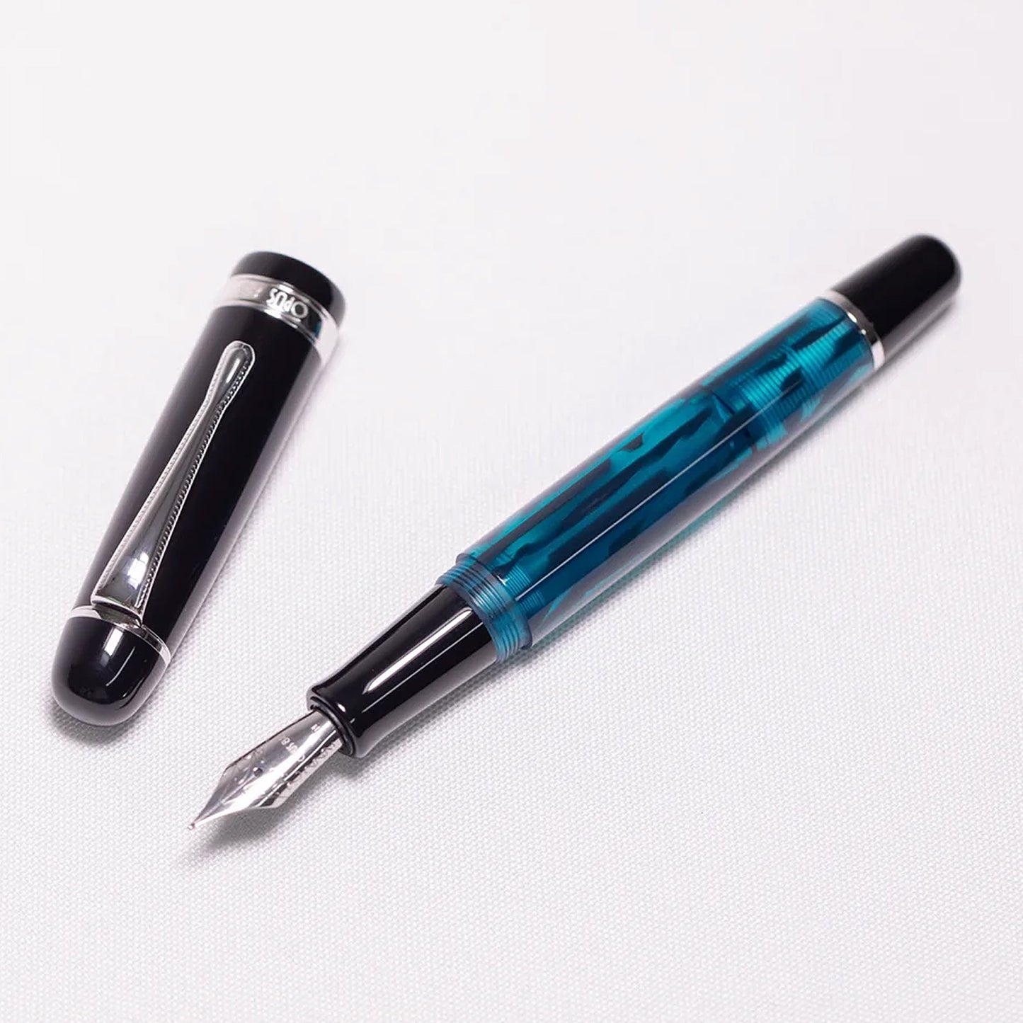 Der Opus 88 Jazz Füllfederhalter in Blau.
