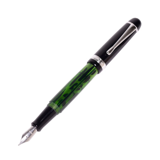 Wunderschöner Füllfederhalter von Opus 88 in grün - grüner Füllfederhalter.