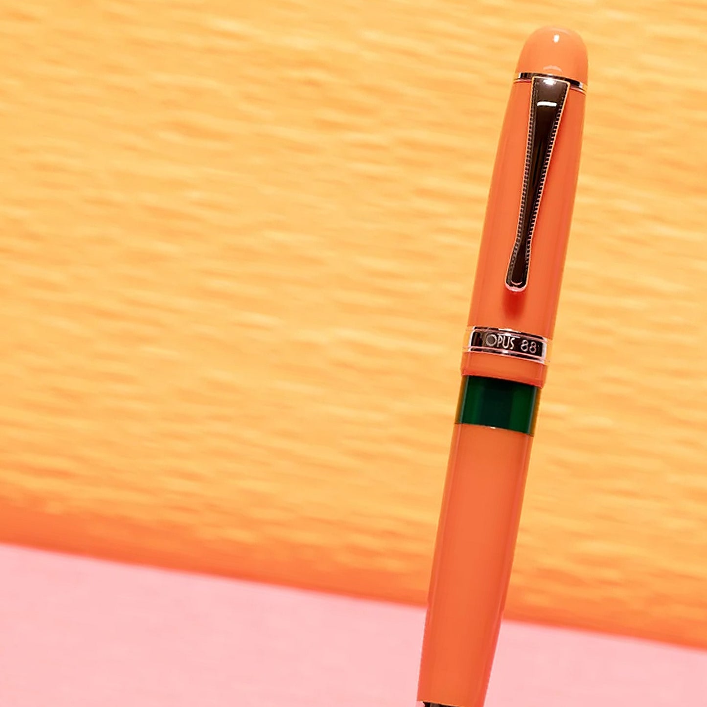 Edler Opus Füllfederhalter in Orange