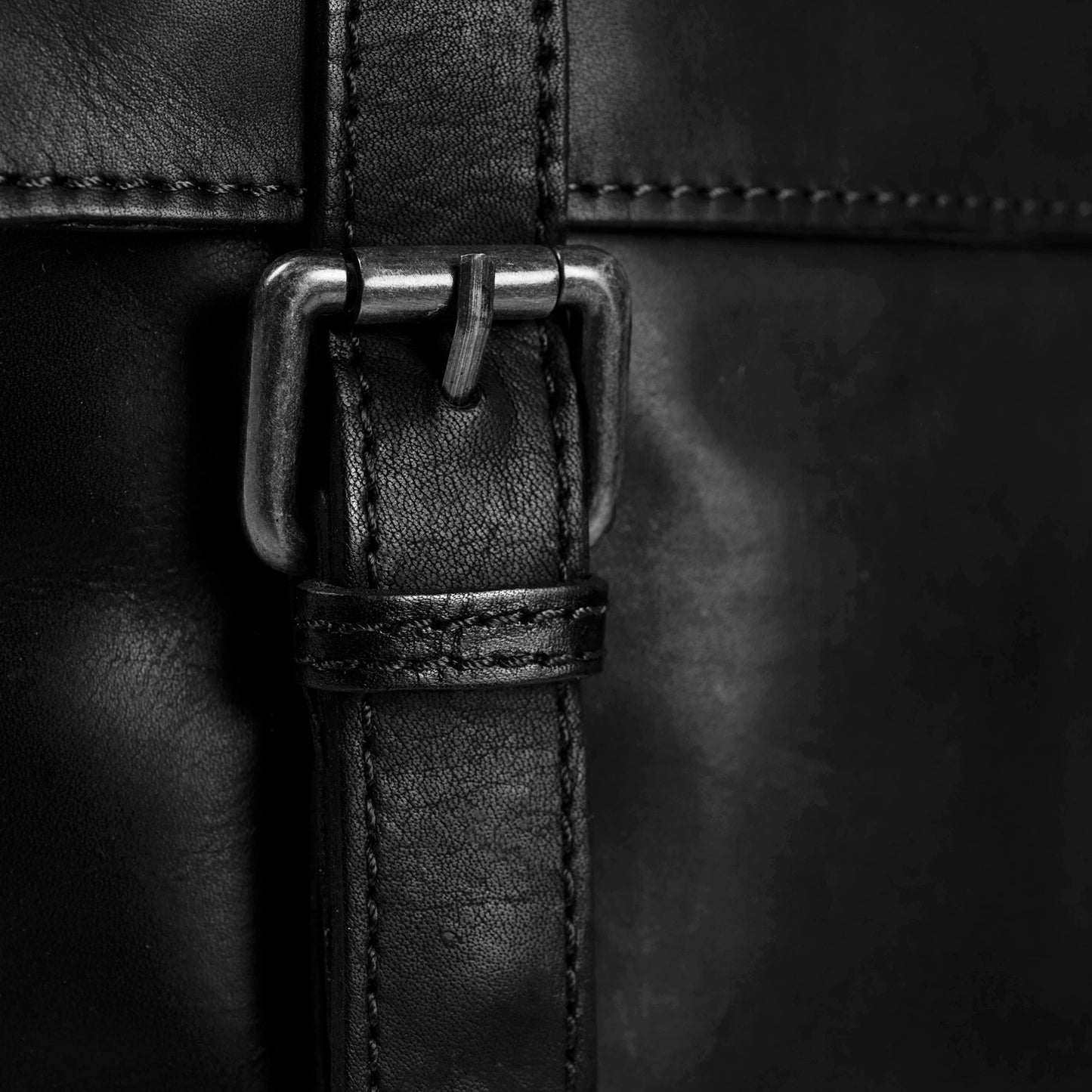 The Chesterfield Brand Umhängetasche BAY Schwarz | Echtes Leder