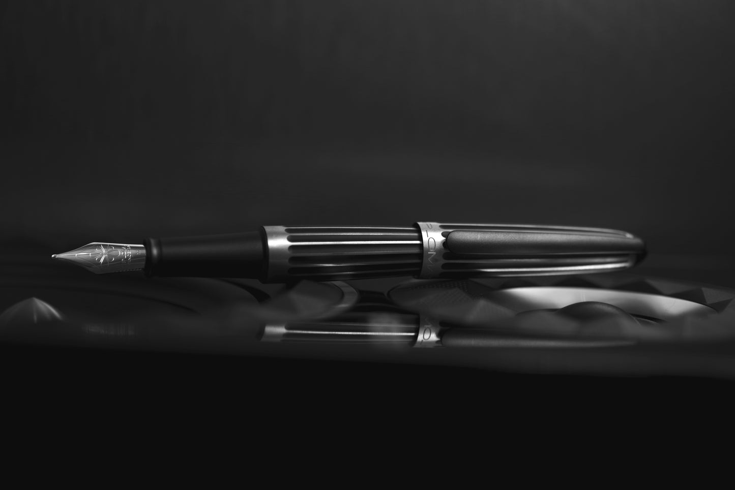 Diplomat Füllfederhalter AERO "Stripes Black" Edelstahlfeder
