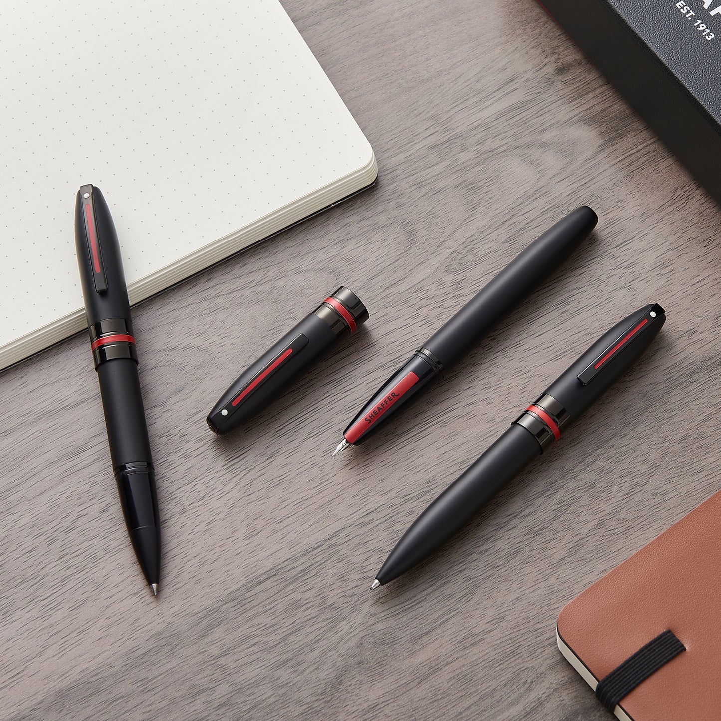 Sheaffer Füllfederhalter Icon mattschwarz mit roten PVD-Beschlägen