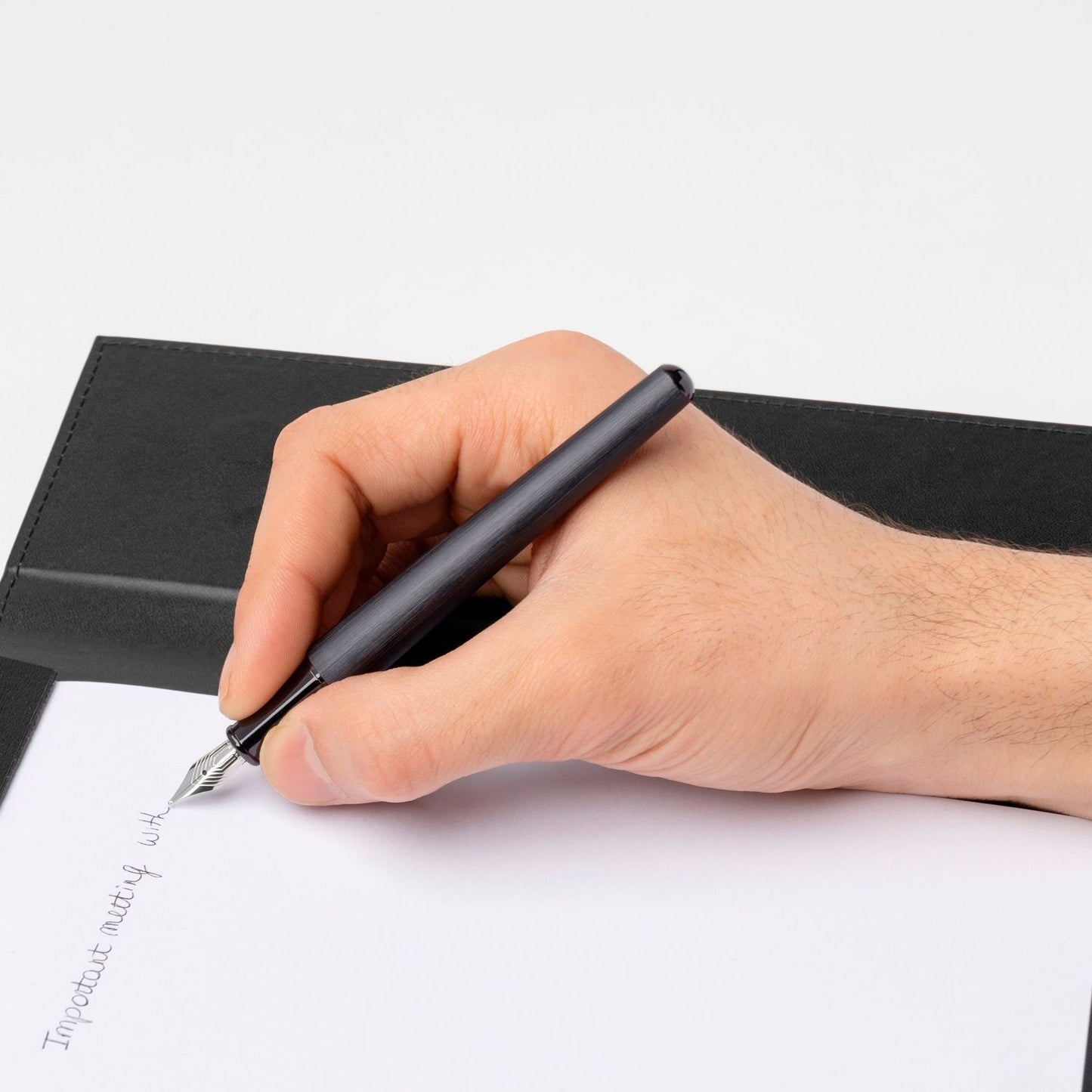 Hugo Boss Füllfederhalter Contour Iconic