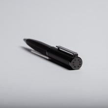 Lade das Bild in den Galerie-Viewer, Hugo Boss Kugelschreiber Formation Herringbone Gun
