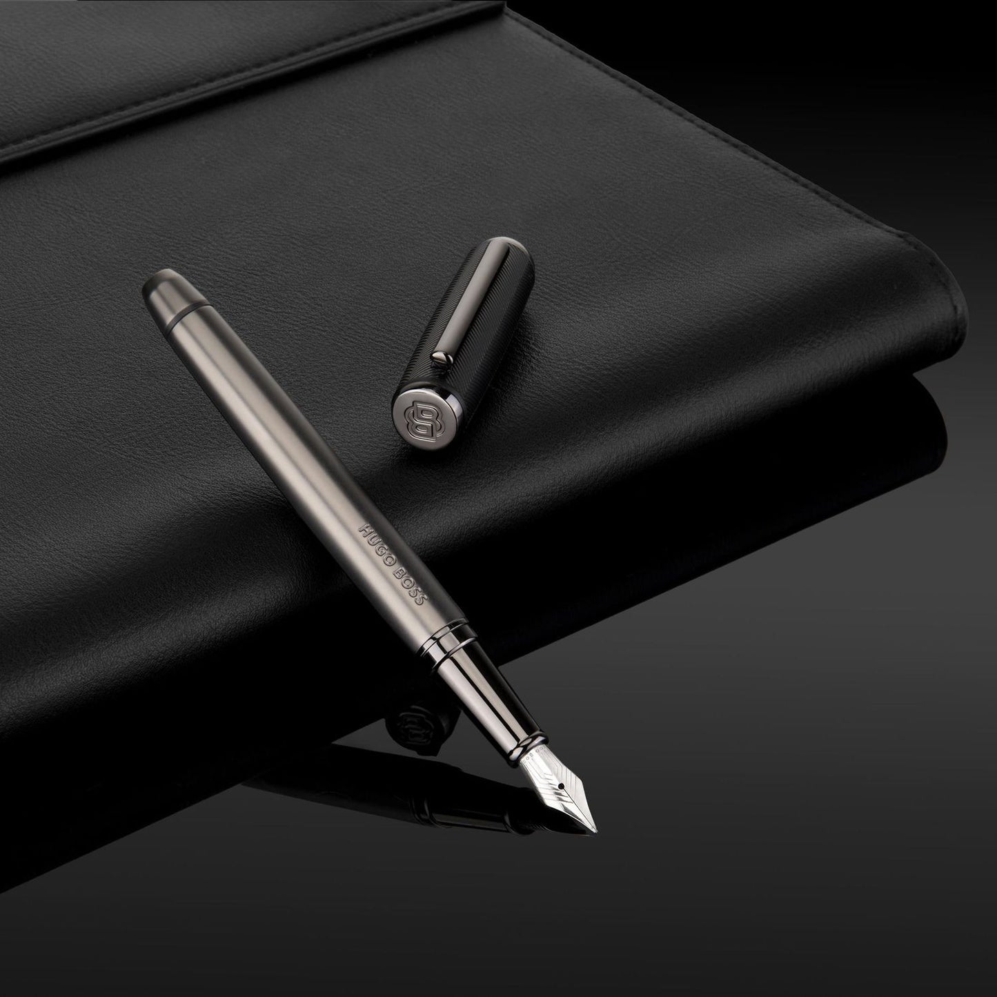 Hugo Boss Füllfederhalter Pace Black & Gun