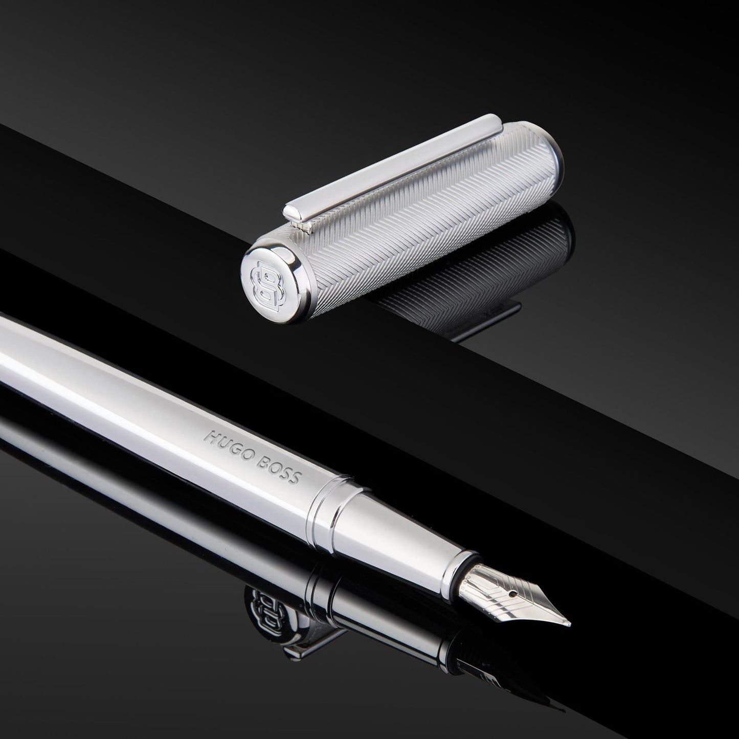 Hugo Boss Füllfederhalter Pace Chrome
