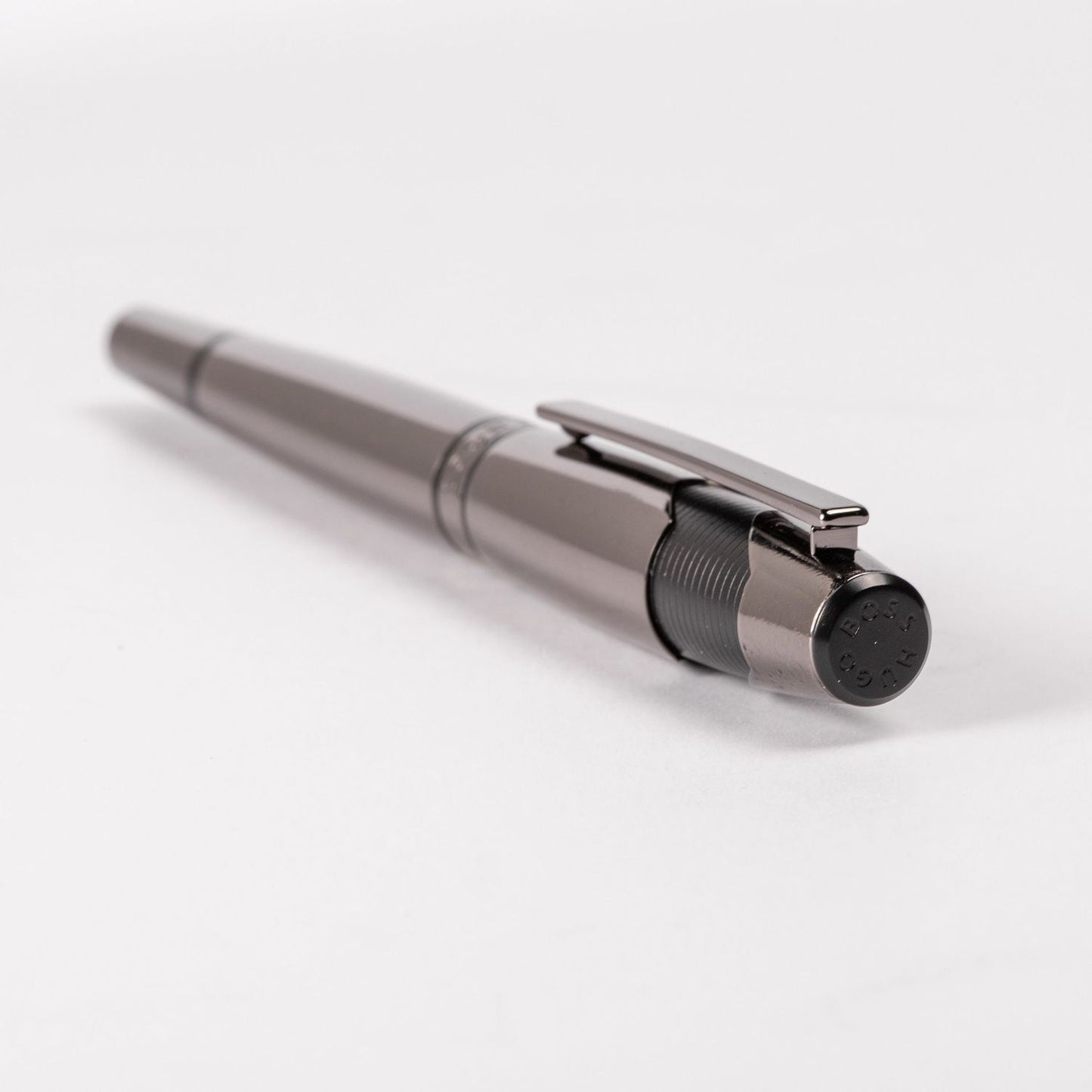 Hugo Boss Füllfederhalter Chevron Gun