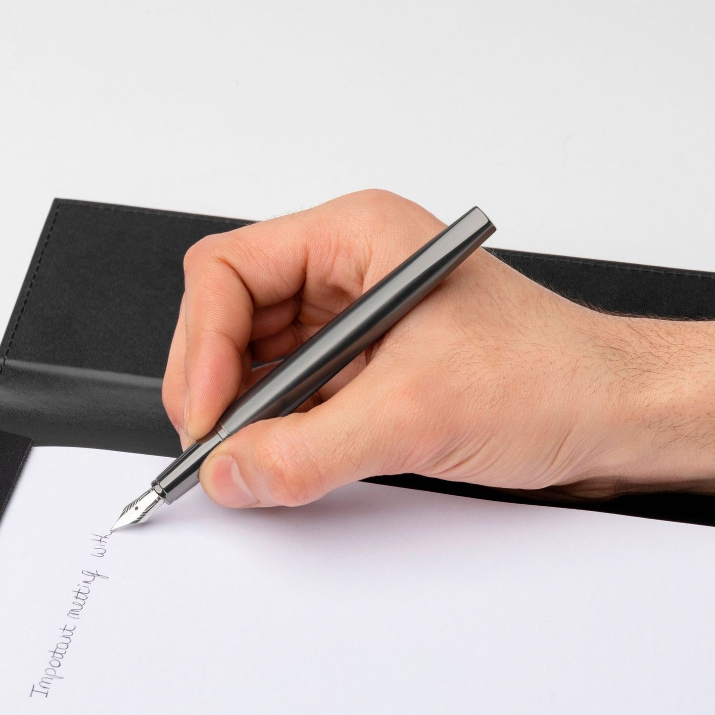 Hugo Boss Füllfederhalter Corium Camel