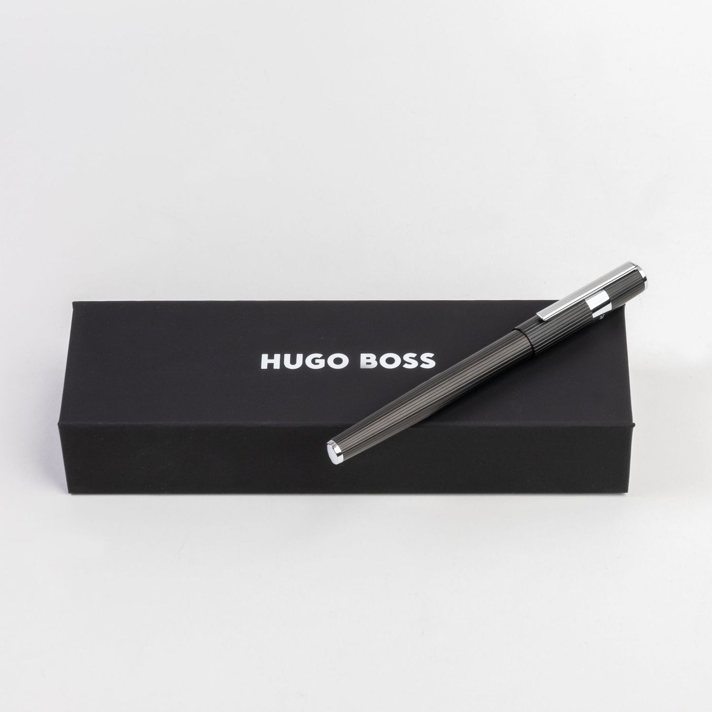 Hugo Boss Füllfederhalter Gear Pinstripe Black / Chrome