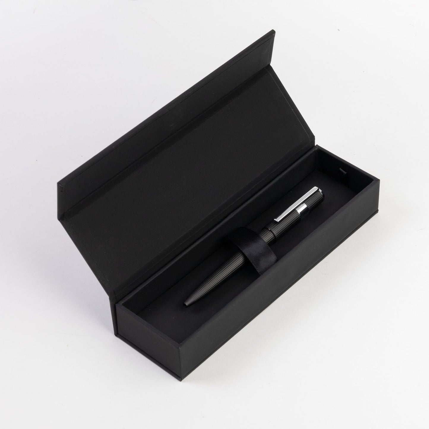 Hugo Boss Kugelschreiber Gear Pinstripe Black / Chrome