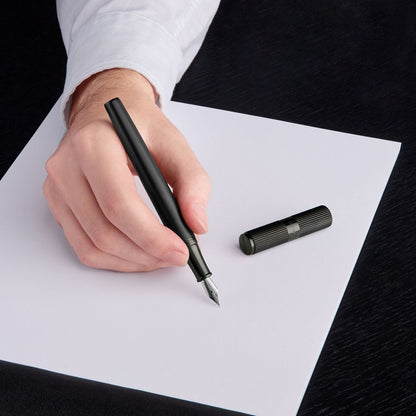 Hugo Boss Füllfederhalter Formation Line Black