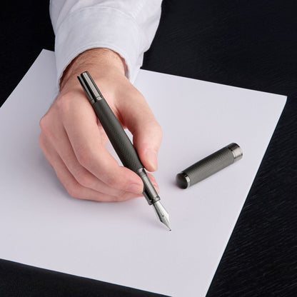 Hugo Boss Füllfederhalter Totem Black