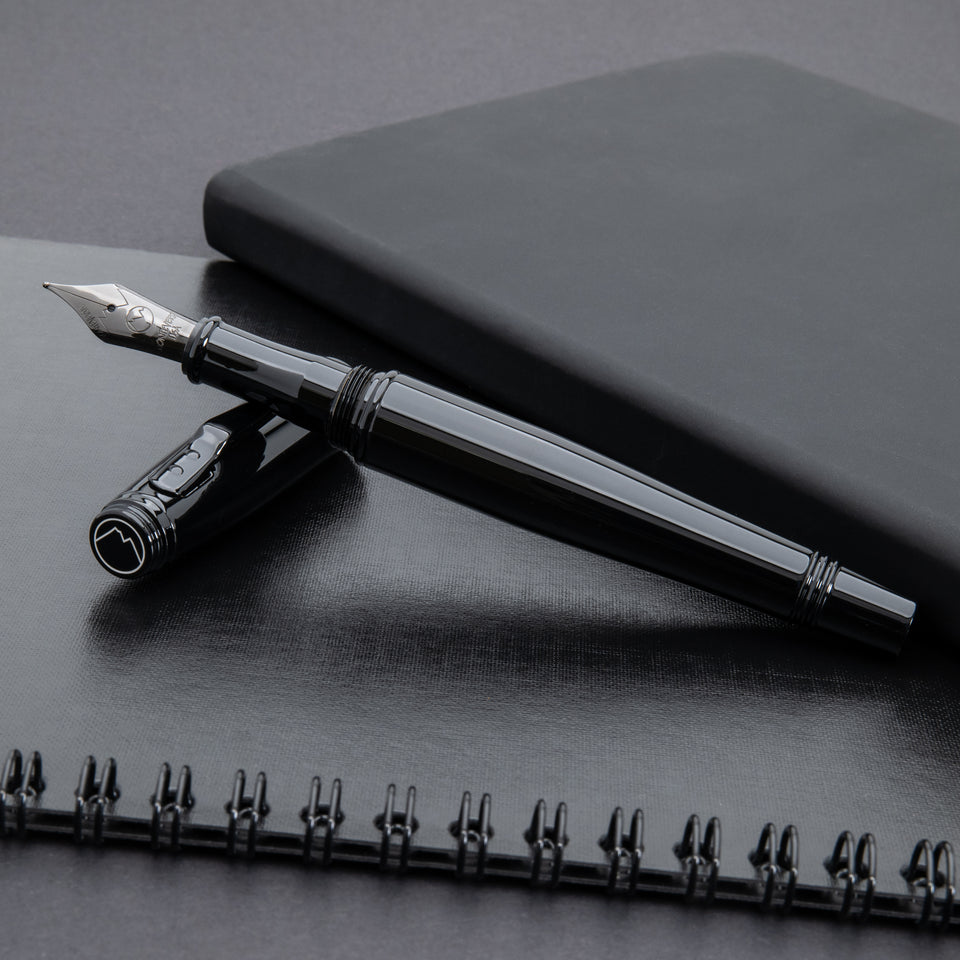 Monteverde Füllfederhalter INVINCIA Stealth Black