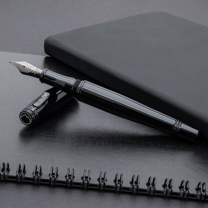 Monteverde Füllfederhalter INVINCIA Stealth Black