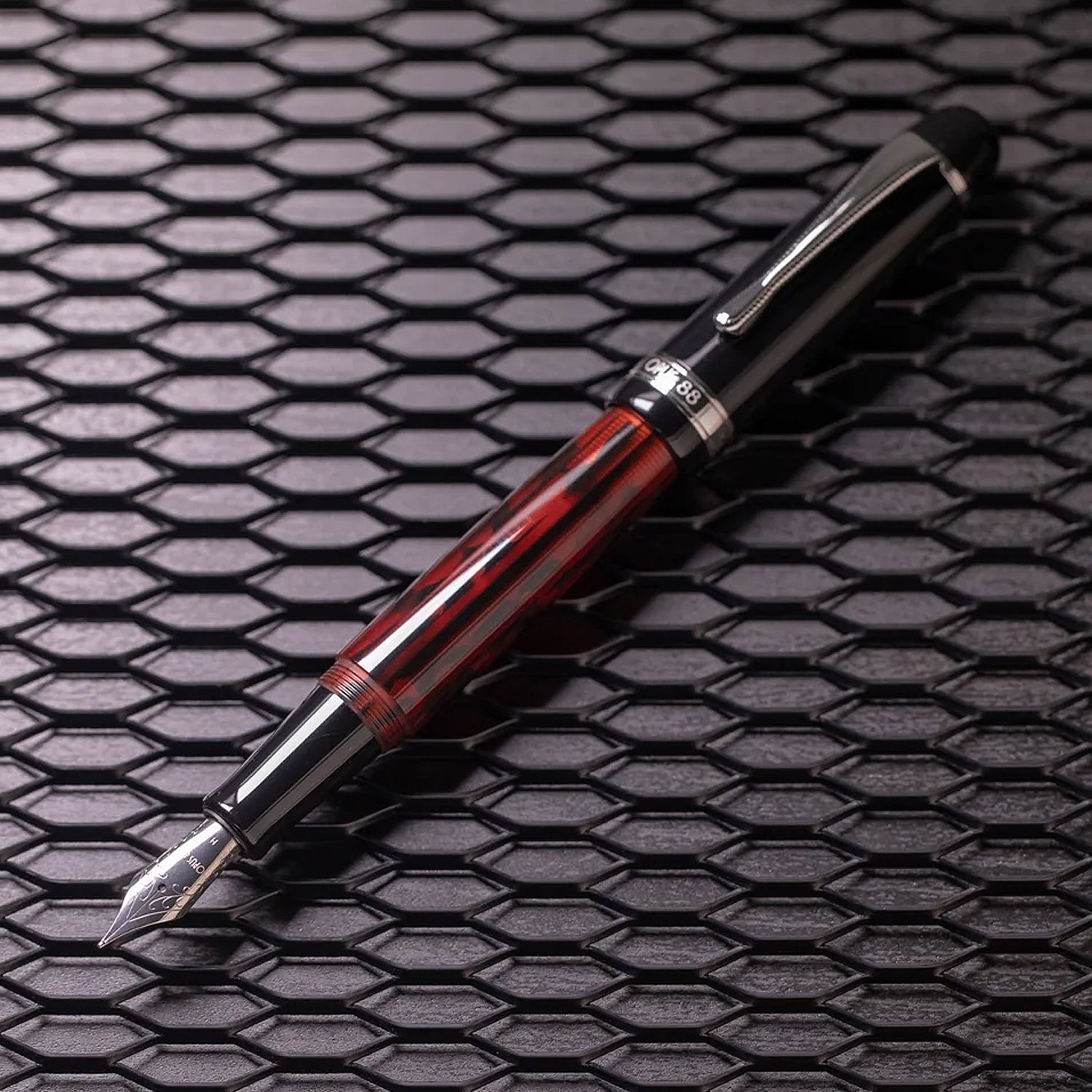 Ein edler Füllfederhalter von Opus 88