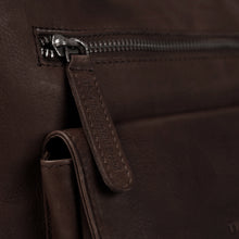 Lade das Bild in den Galerie-Viewer, The Chesterfield Brand Umhängetasche HAILEY Braun | Echtes Leder
