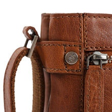 Lade das Bild in den Galerie-Viewer, The Chesterfield Brand Umhängetasche LAOS Cognac | Echtes Leder
