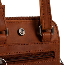 Lade das Bild in den Galerie-Viewer, The Chesterfield Brand Umhängetasche MAYA Cognac | Echtes Leder
