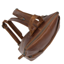 Lade das Bild in den Galerie-Viewer, The Chesterfield Brand Rucksack AMANDA Cognac | Echtes Leder
