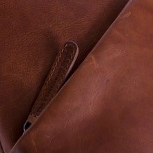 Lade das Bild in den Galerie-Viewer, The Chesterfield Brand Rucksack AMANDA Cognac | Echtes Leder
