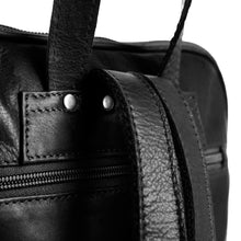 Lade das Bild in den Galerie-Viewer, The Chesterfield Brand Rucksack NAOMI Schwarz | Echtes Leder
