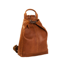 Lade das Bild in den Galerie-Viewer, The Chesterfield Brand Rucksack SAAR Cognac | Echtes Leder
