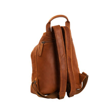 Lade das Bild in den Galerie-Viewer, The Chesterfield Brand Rucksack SAAR Cognac | Echtes Leder
