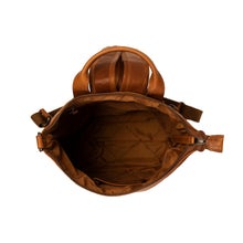 Lade das Bild in den Galerie-Viewer, The Chesterfield Brand Rucksack SAAR Cognac | Echtes Leder
