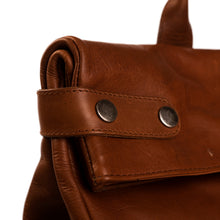 Lade das Bild in den Galerie-Viewer, The Chesterfield Brand Rucksack GRAZ Cognac | Echtes Leder
