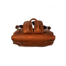 Lade das Bild in den Galerie-Viewer, The Chesterfield Brand Rucksack GRAZ Cognac | Echtes Leder
