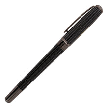 Lade das Bild in den Galerie-Viewer, Hugo Boss Füllfederhalter ESSENTIAL Pinstripe

