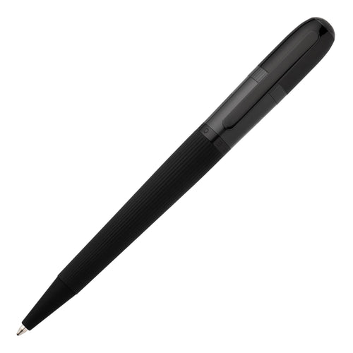 Ein Kugelschreiber mit leichter, ausgewogener Linienführung – das ist der Contour Black von Hugo Boss.