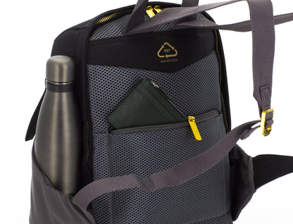 Scharlau Rucksack PEDIRKA Black | 100% recycelte PET-Plastikflaschen