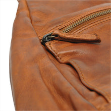Lade das Bild in den Galerie-Viewer, Bear Design Rucksack HANNIE Cognac | Echtes Leder
