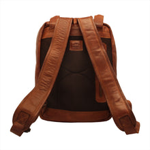 Lade das Bild in den Galerie-Viewer, Bear Design Rucksack MAJA Mini Cognac | Echtes Leder
