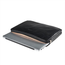 Lade das Bild in den Galerie-Viewer, Tony Perotti Laptop Sleeve 13&quot; Schwarz | Echtes Leder
