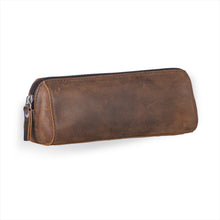 Lade das Bild in den Galerie-Viewer, Das Stifte Etui Salisbury von Leonhard Heyen finden Sie bei uns im Shop.
